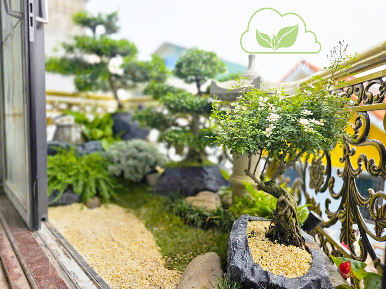 Thiết kế tiểu cảnh cây xanh ban công đẹp tại Tư Đình Long Biên 